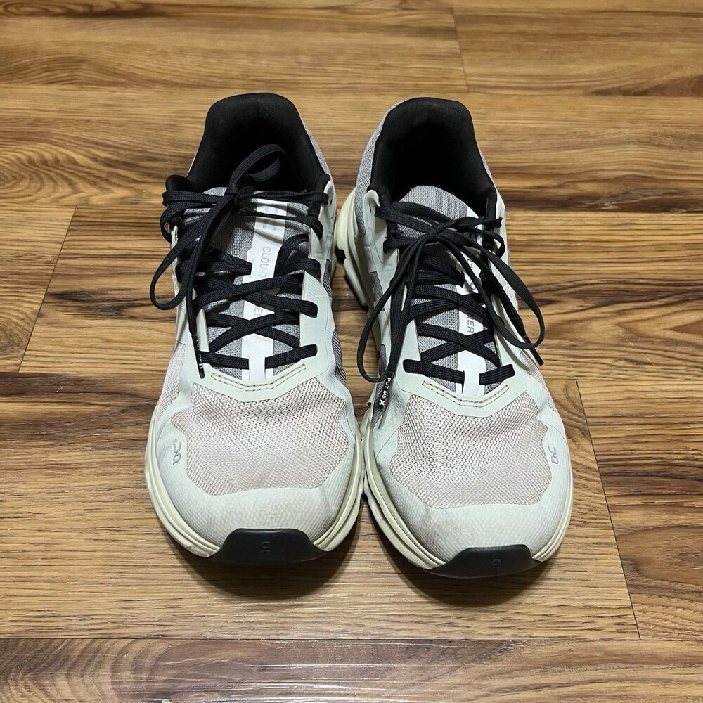 On Cloud Running Shoes Women’s 9.5